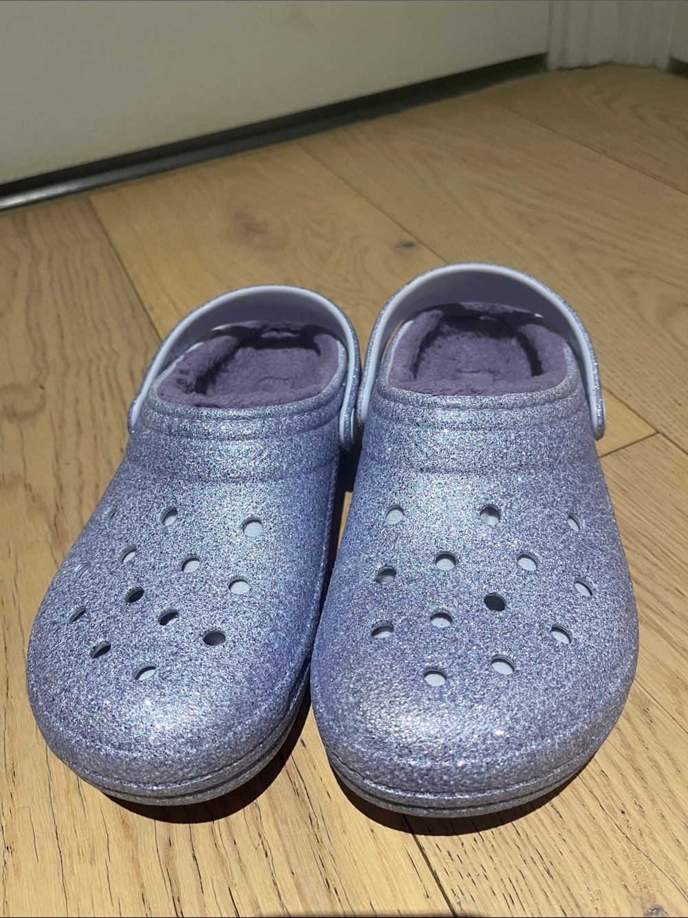 CROCS Kids’ Glitter Classic Purple Clogs with Fleece Lining (Size: 4)